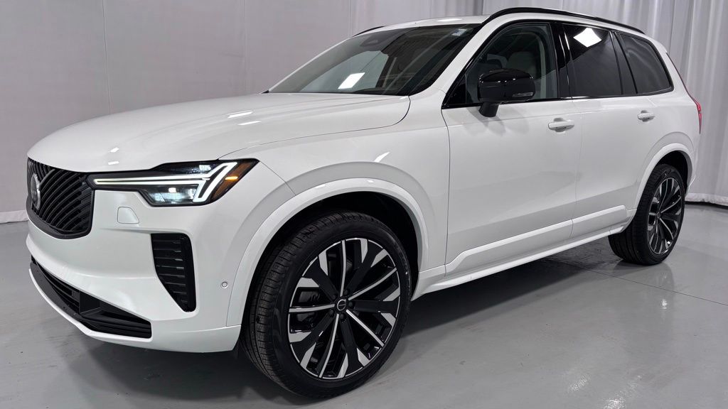 2026 Volvo XC90 B6 Ultra Dark 6-Seater 4WD's photo
