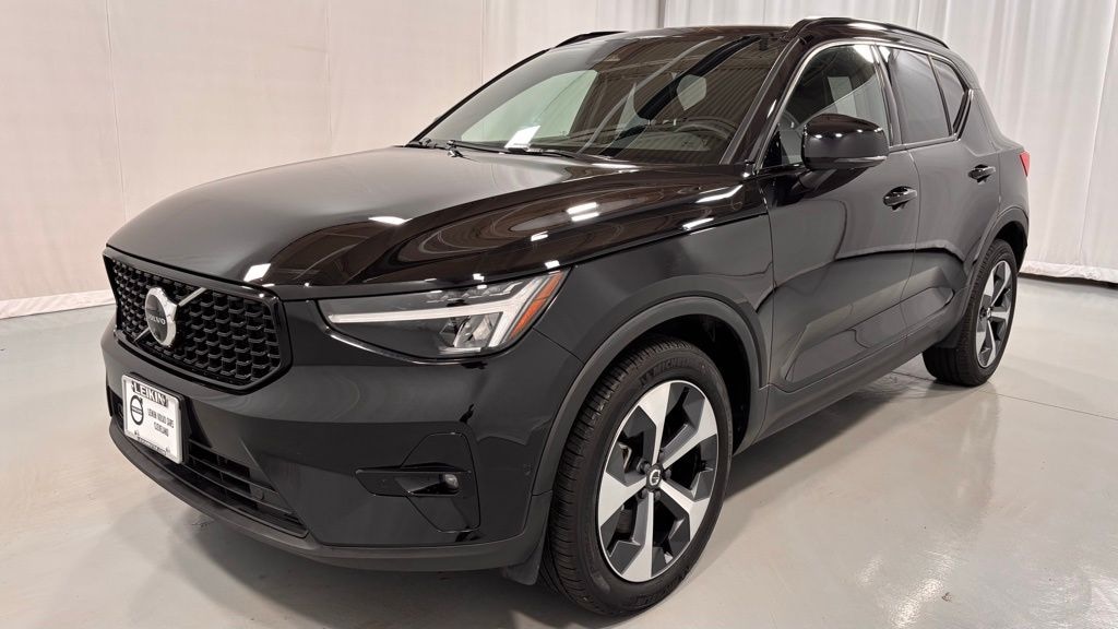 Certified 2025 Volvo XC40 B5 Plus Dark Theme SUV