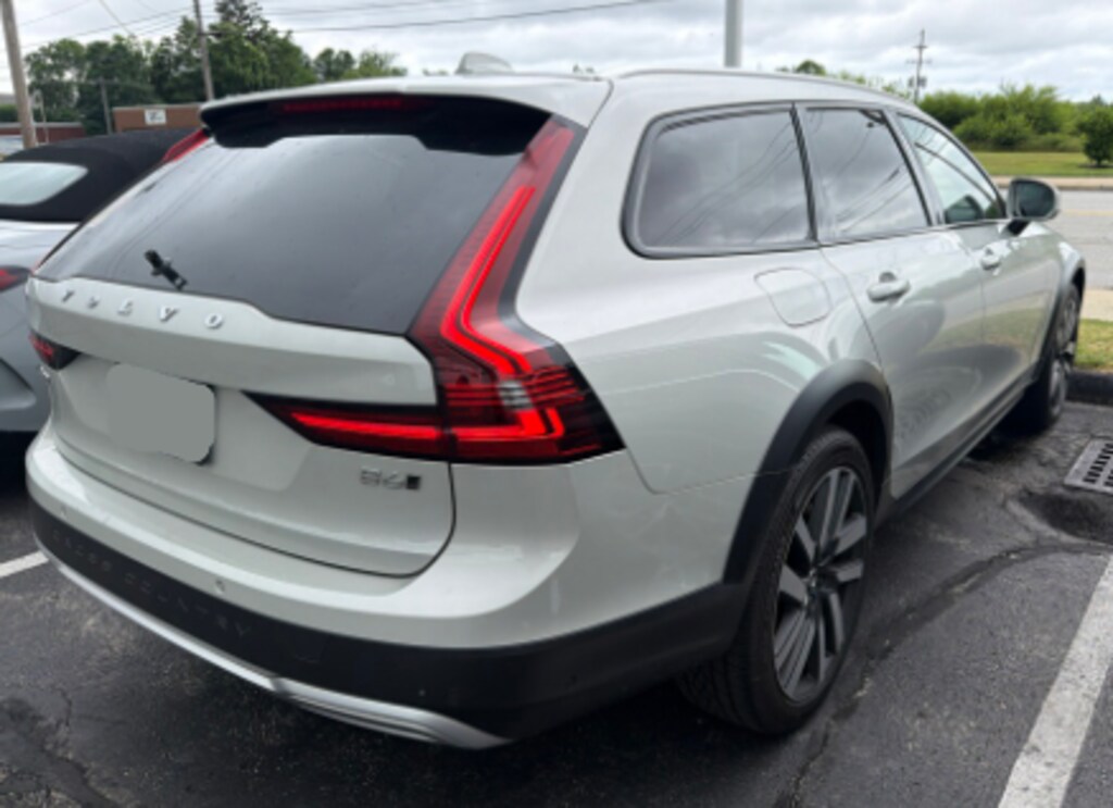 Used 2022 Volvo V90 Cross Country B6 Wagon