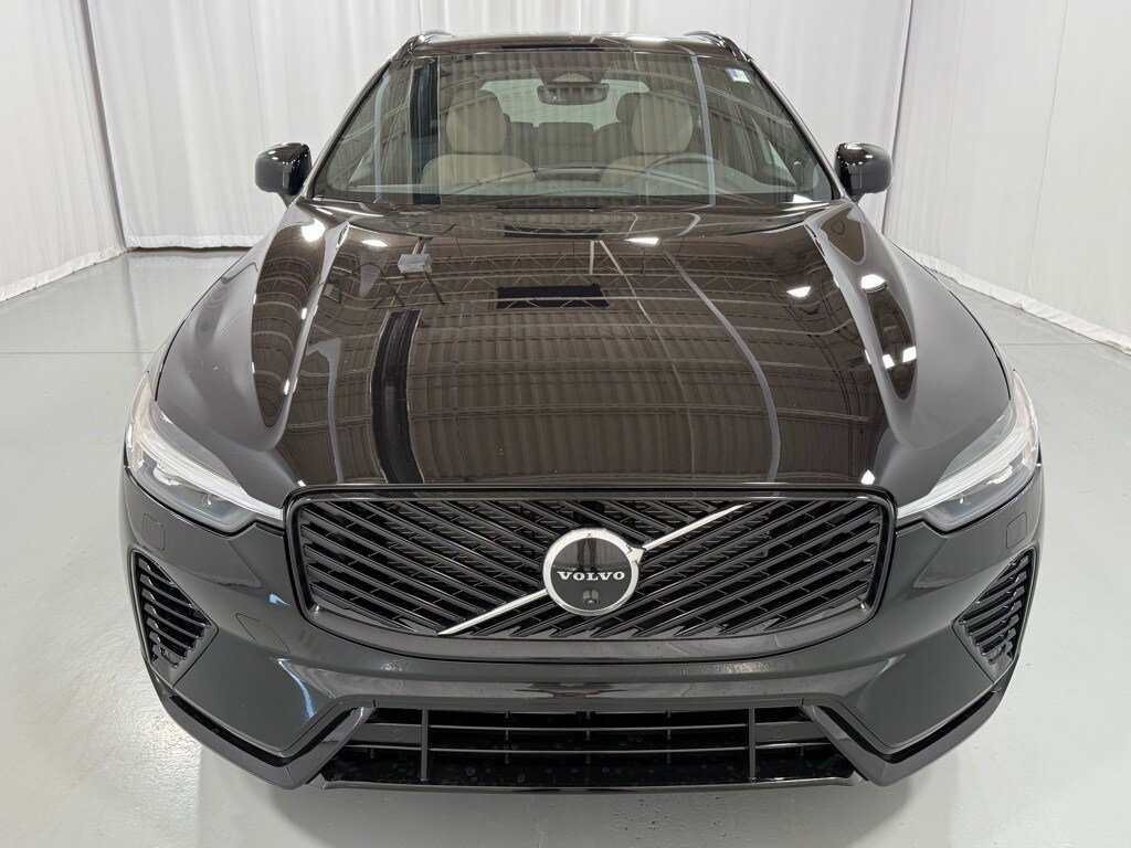 2026 Volvo XC60 T8 Plus photo 3