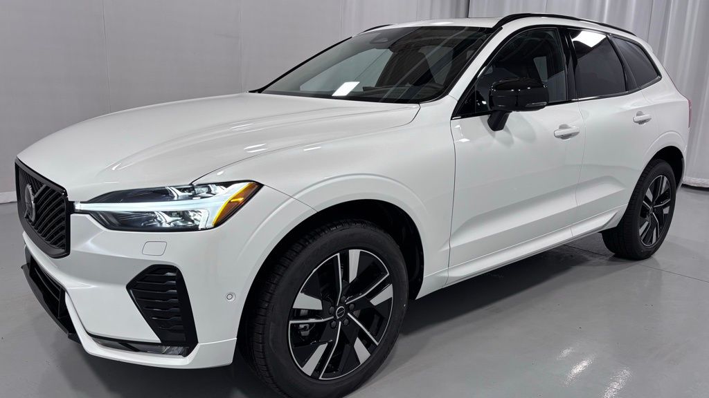 2026 Volvo XC60 B5 Plus Dark AWD's photo