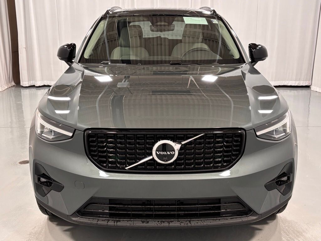 New 2026 Volvo XC40 B5 Plus SUV