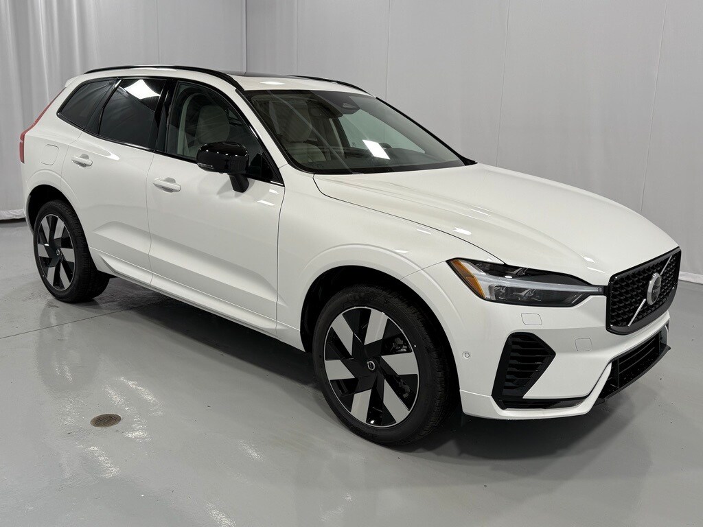 2025 Volvo XC60 Hybrid T8 Plus photo 4