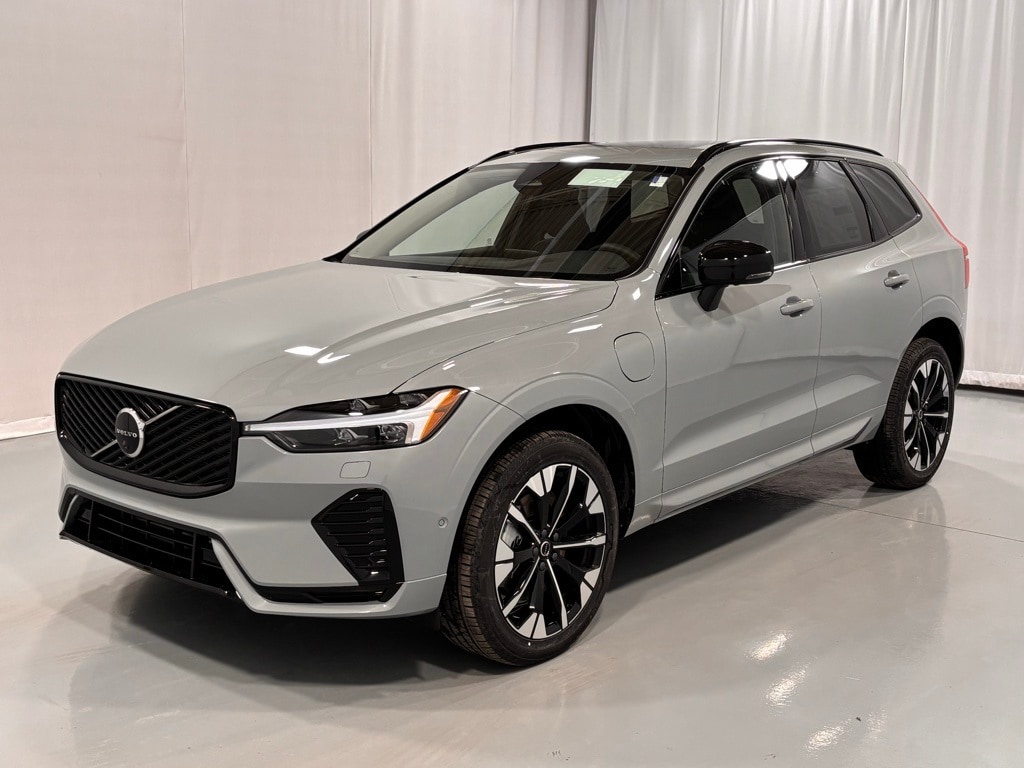 2026 Volvo XC60 Plus's photo