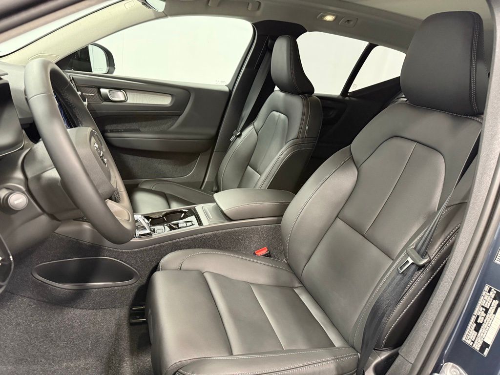 2026 Volvo XC40 Ultra - Photo 12