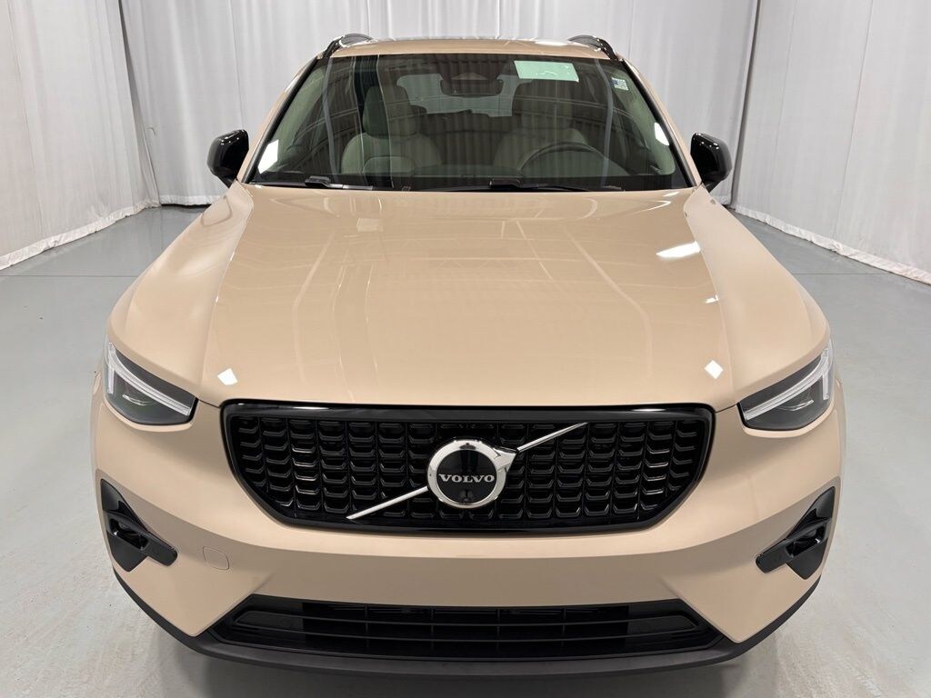 New 2026 Volvo XC40 B5 Plus SUV