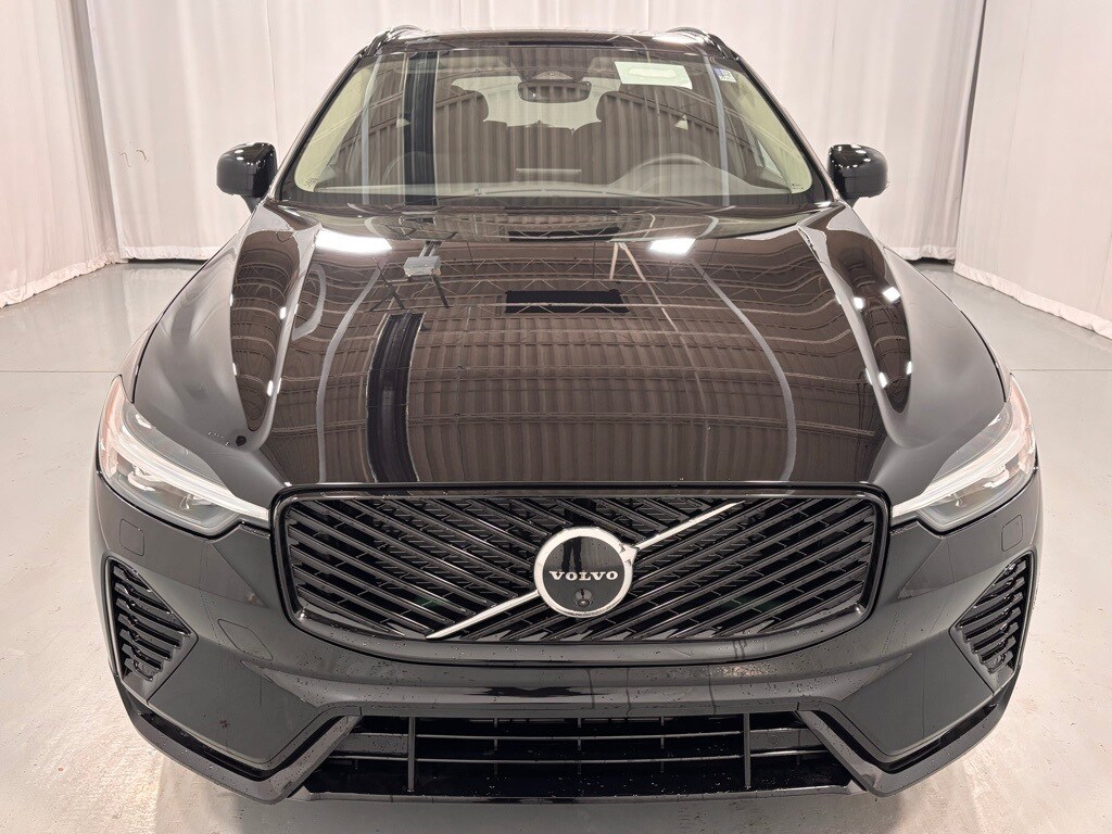New 2026 Volvo XC60 B5 Plus SUV