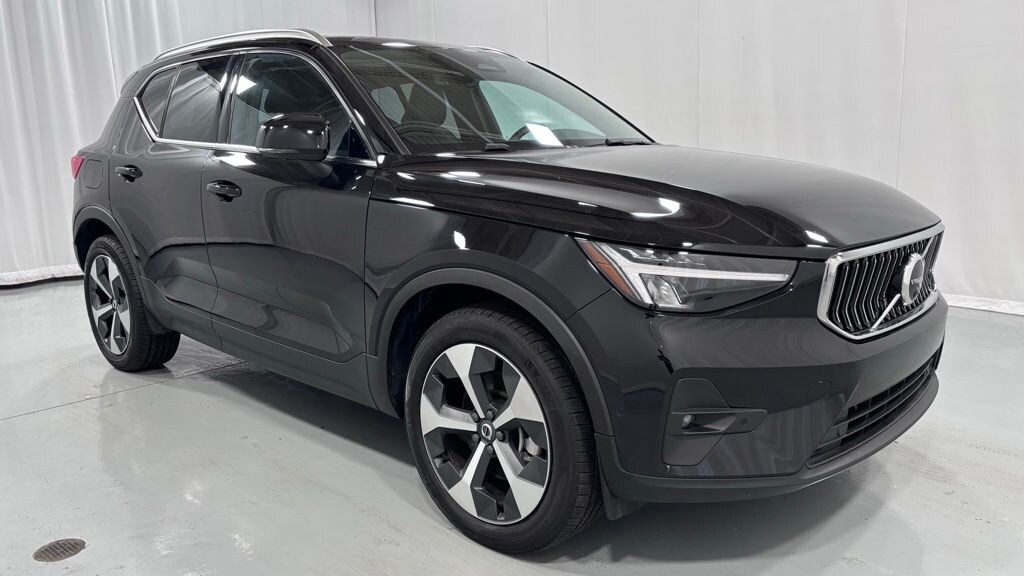 Certified 2025 Volvo XC40 B5 Plus Bright Theme SUV