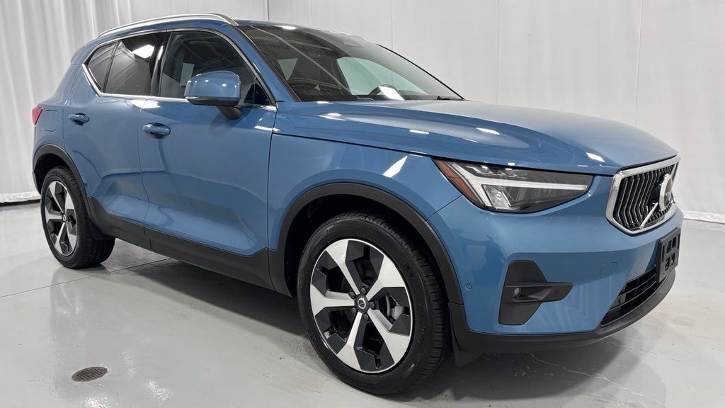 Certified 2025 Volvo XC40 B5 Plus Bright Theme SUV