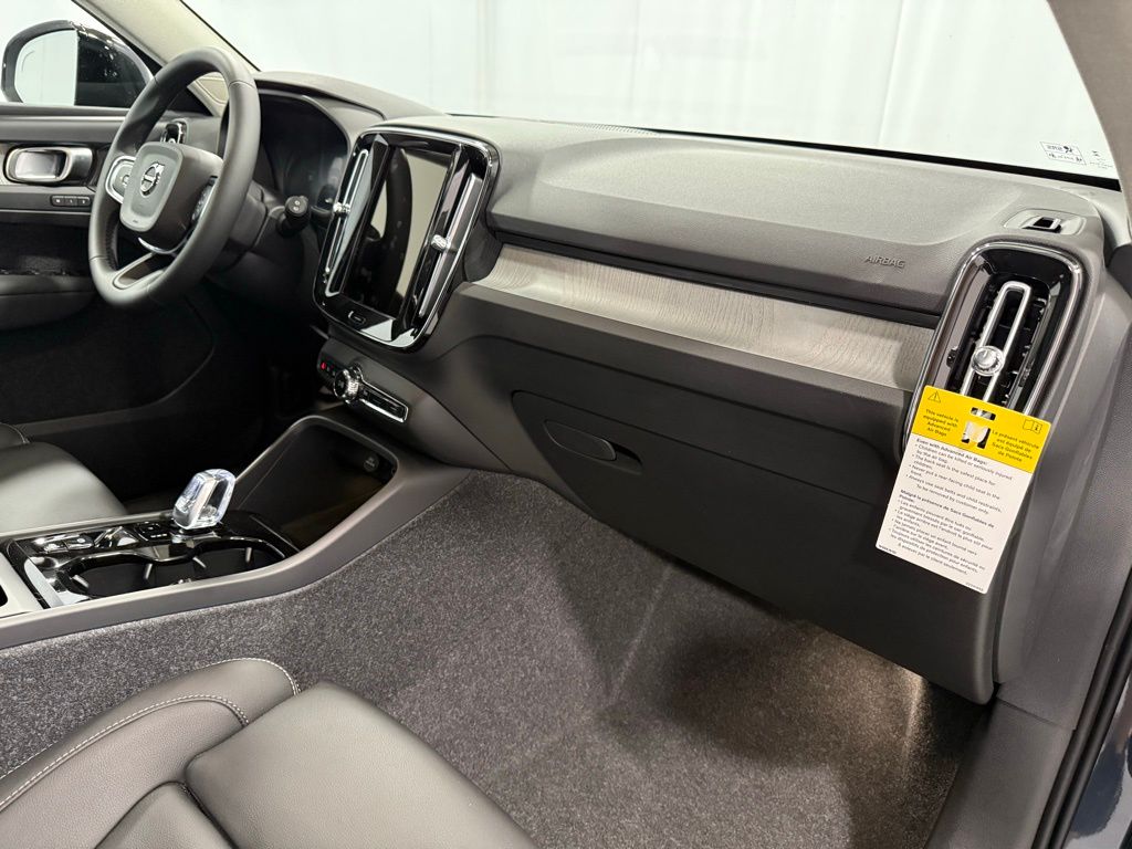 2026 Volvo XC40 Ultra - Photo 15