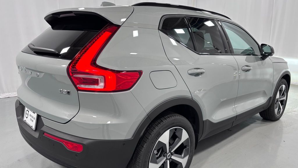 2026 Volvo XC40 Plus - Photo 6