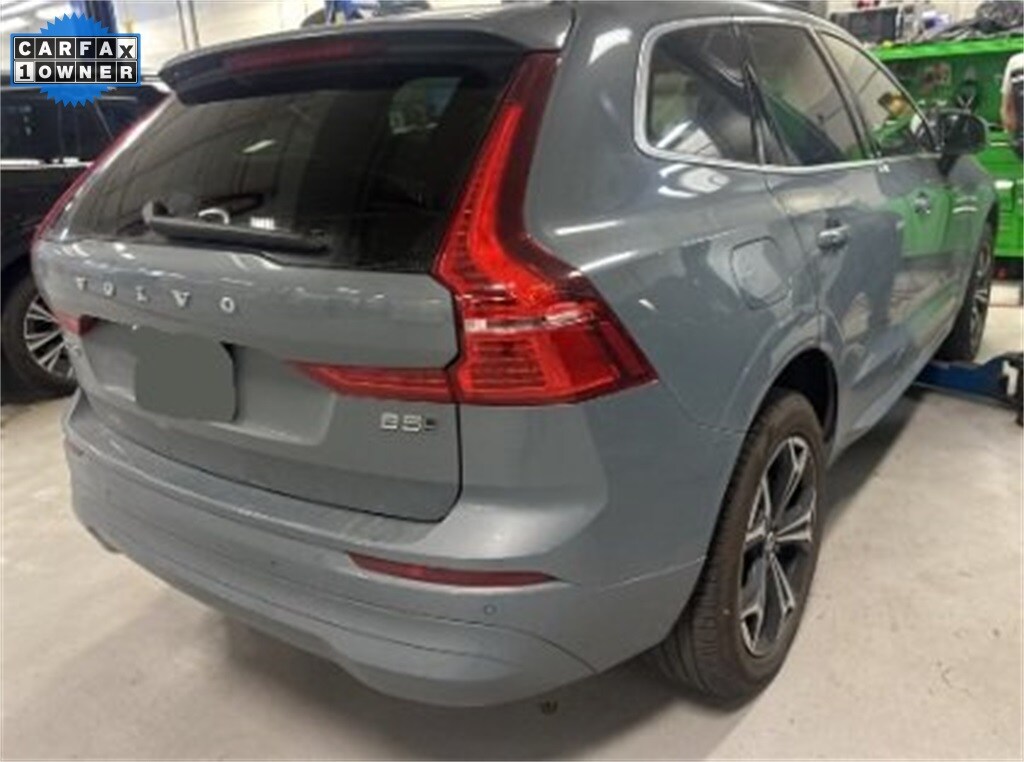 2022 Volvo XC60 B5 Momentum photo 3
