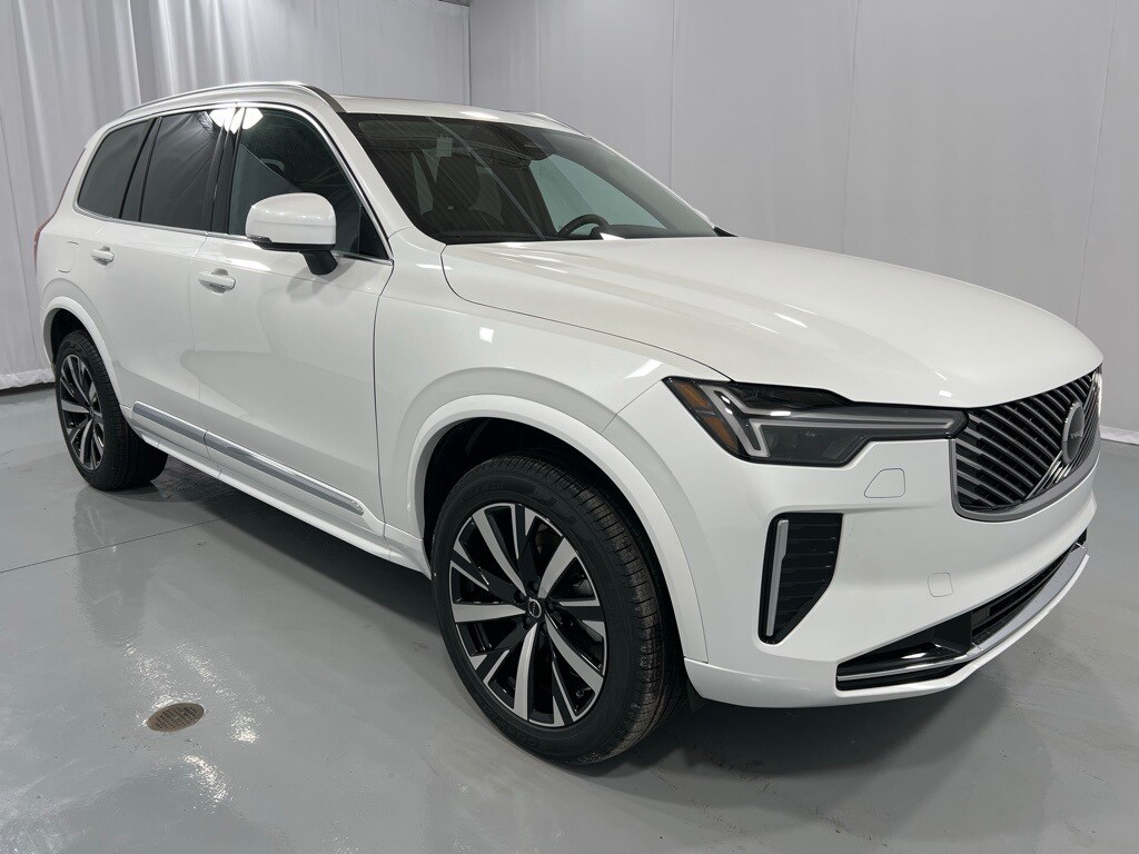 2025 Volvo XC90 B5 Core photo 4