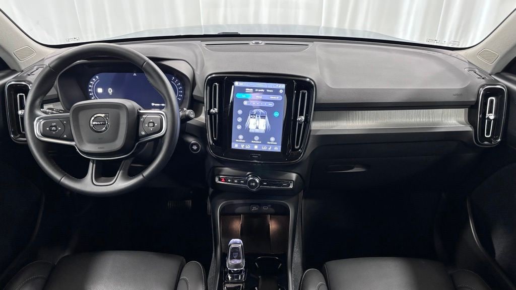 Certified 2025 Volvo XC40 B5 Plus Bright Theme SUV