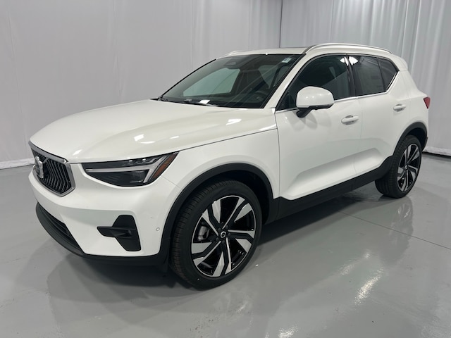 2025 Volvo XC40 B5 Ultra Bright Theme AWD SUV