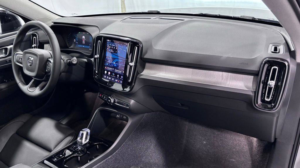 2026 Volvo XC40 Plus - Photo 16