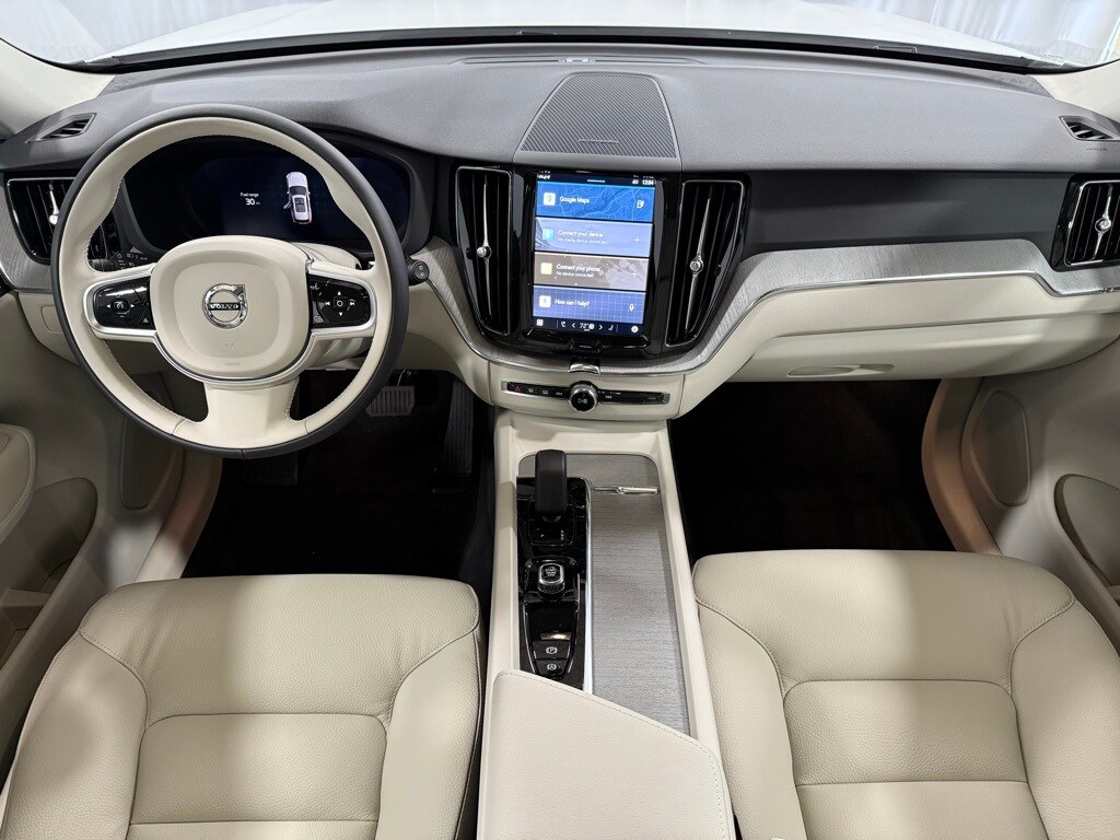 2025 Volvo XC60 Hybrid T8 Plus photo 2