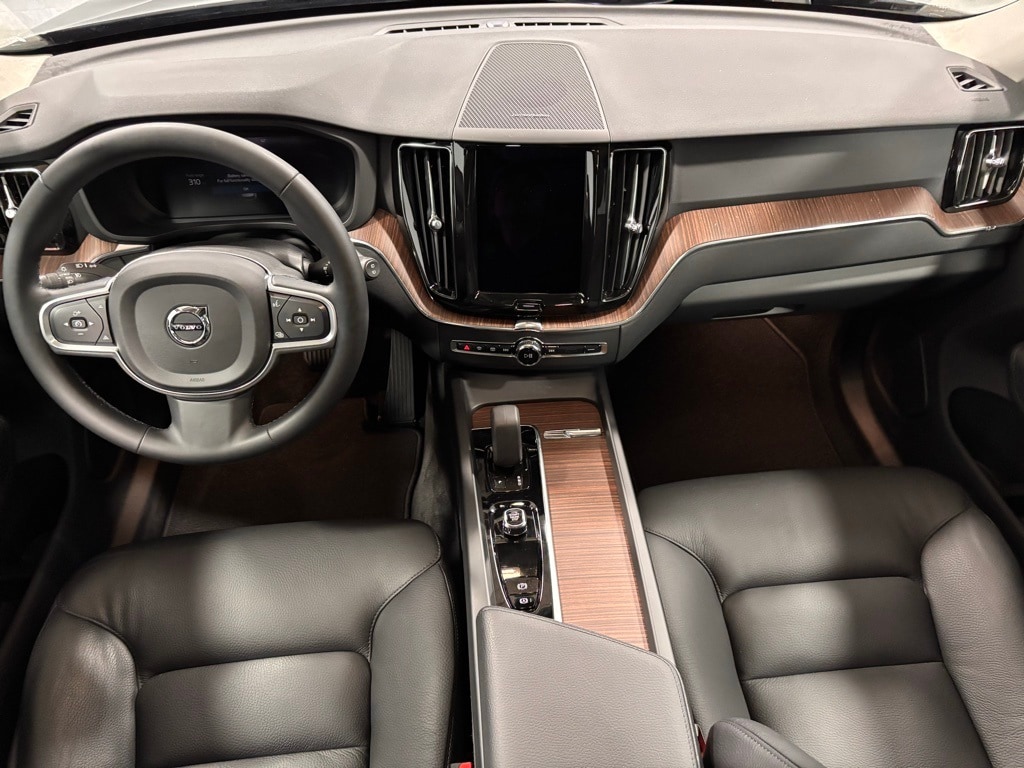 Certified 2022 Volvo XC60 B5 Momentum SUV