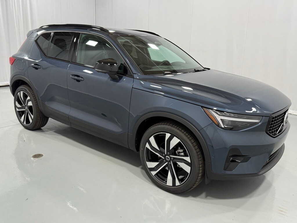 2026 Volvo XC40 photo 4