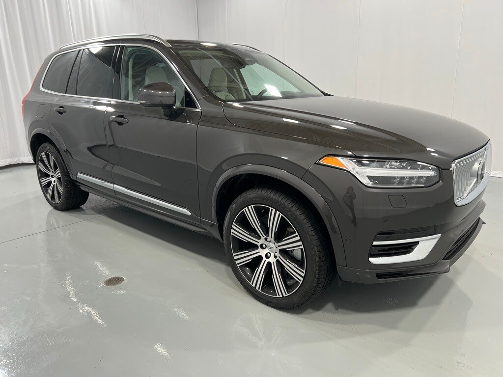 2025 Volvo XC90 T8 photo 4