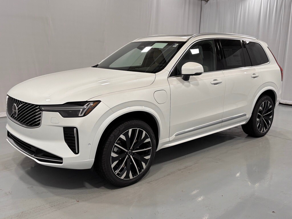 2026 Volvo XC90 Plus's photo