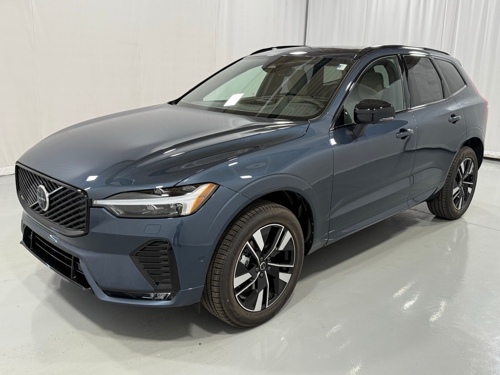2026 Volvo XC60 Plus's photo