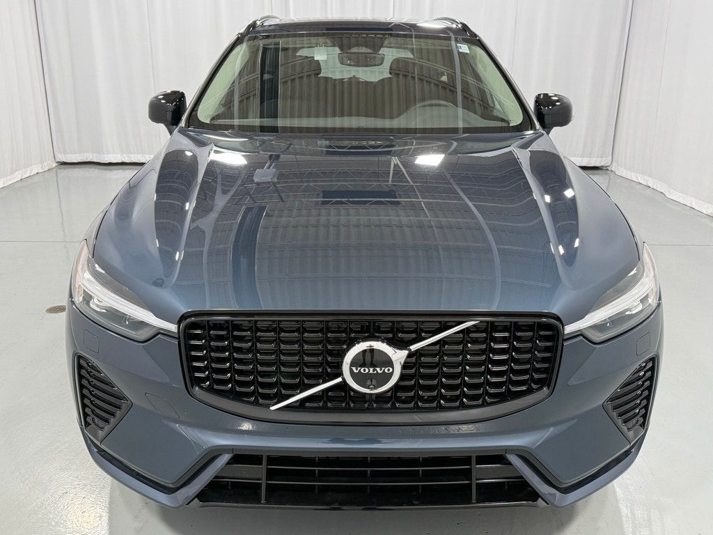 New 2025 Volvo XC60 B5 Plus SUV