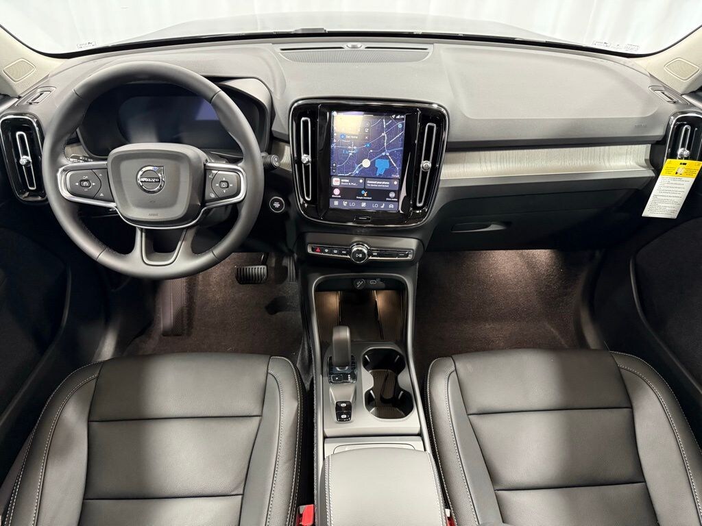 New 2026 Volvo XC40 B5 Core SUV