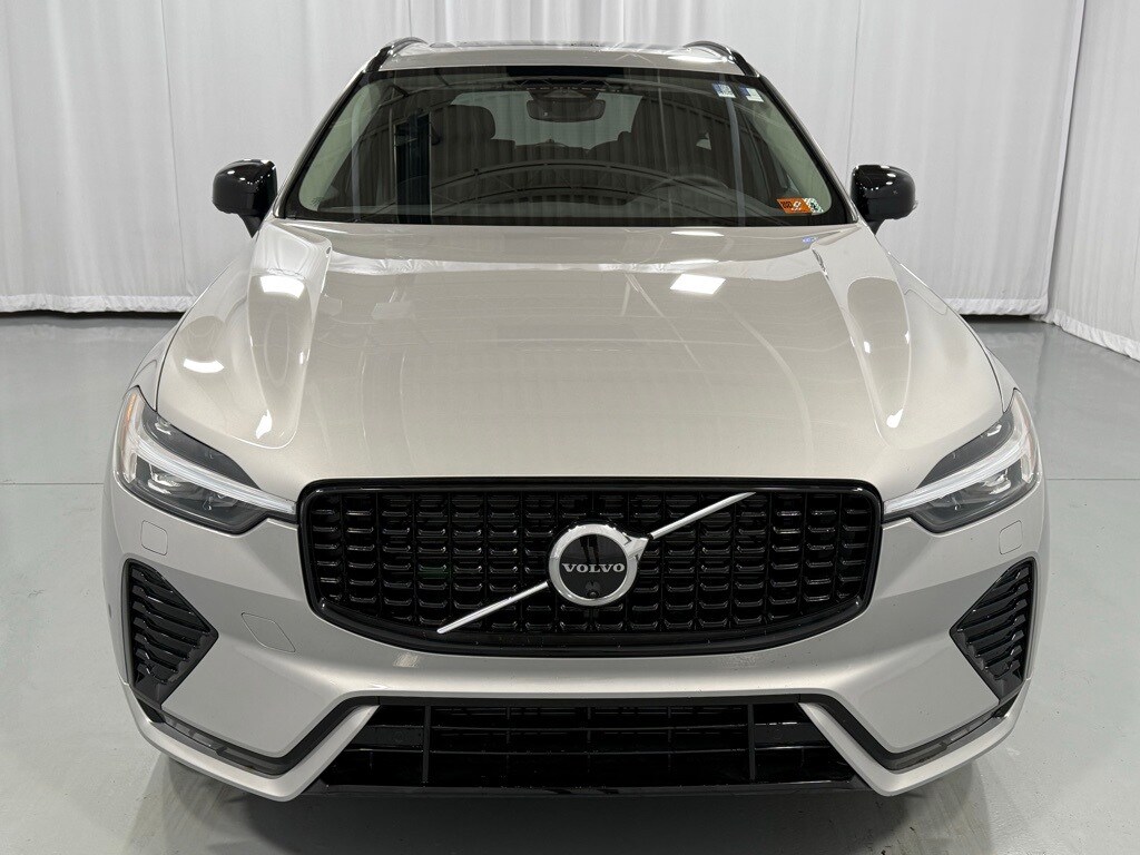 2025 Volvo XC60 B5 Plus photo 3
