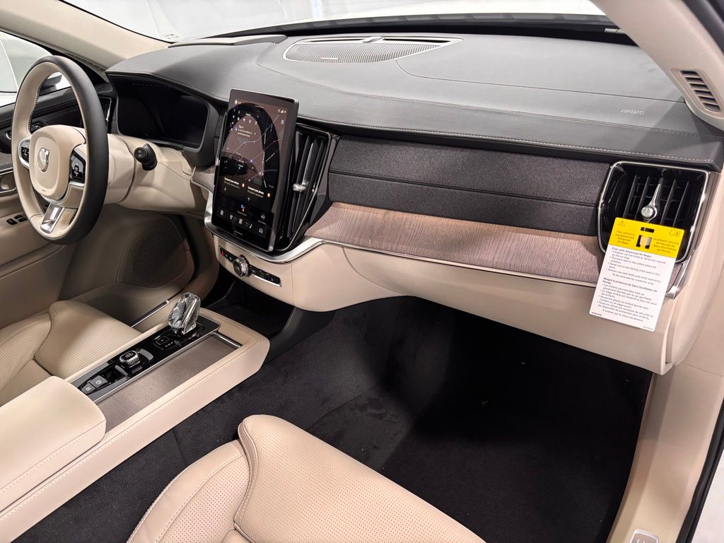 2026 Volvo XC90 Ultra - Photo 14
