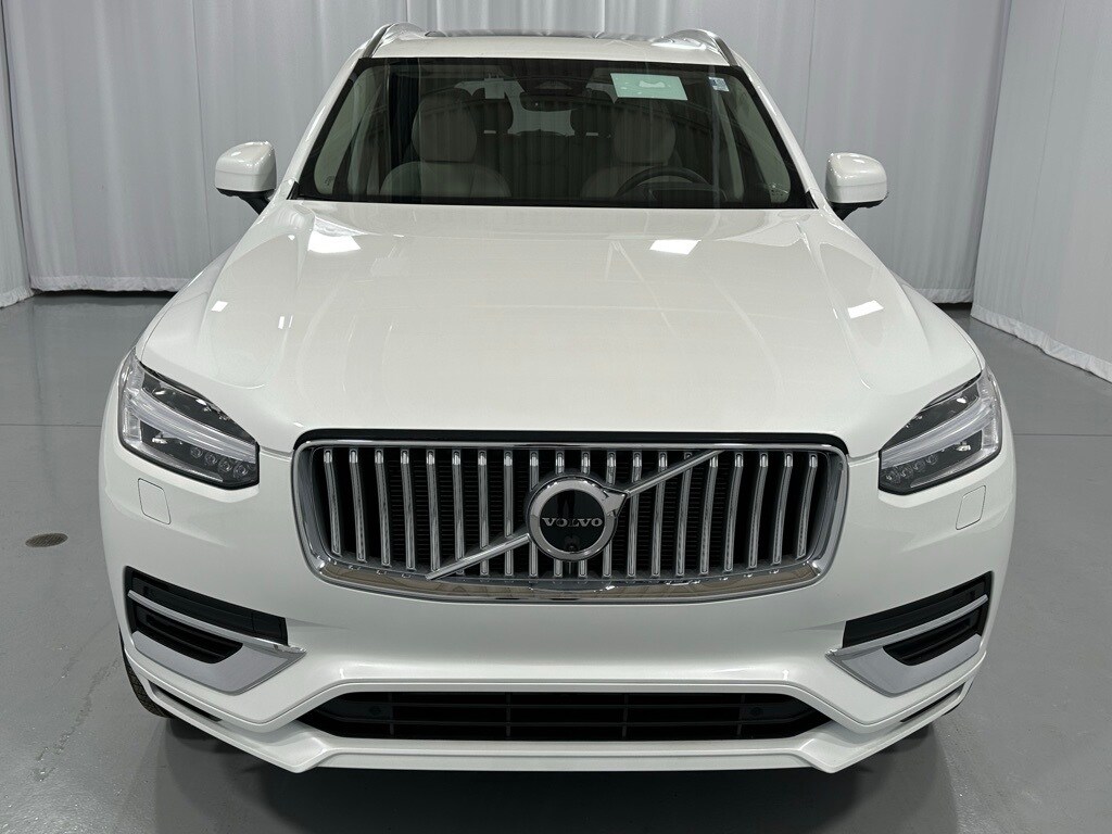 2025 Volvo XC90 T8 photo 3