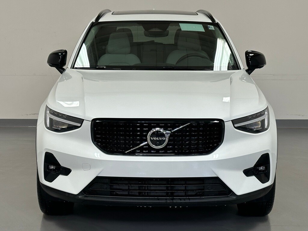 2024 Volvo XC40 Ultimate photo 3