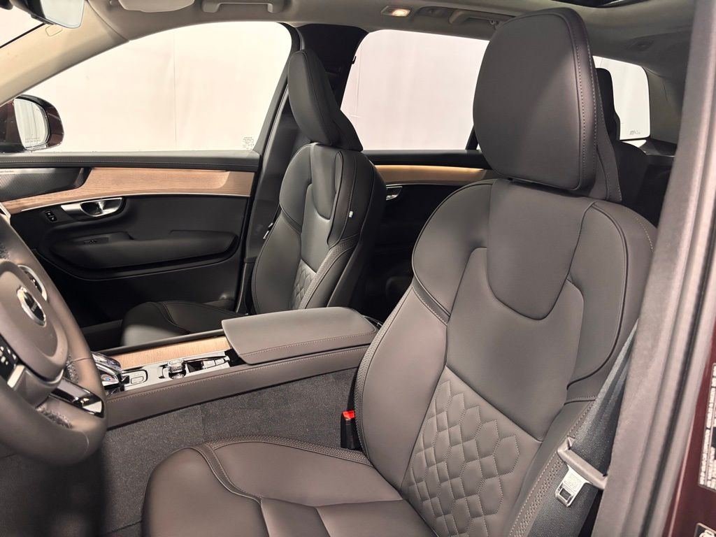 2026 Volvo XC90 Plus - Photo 12
