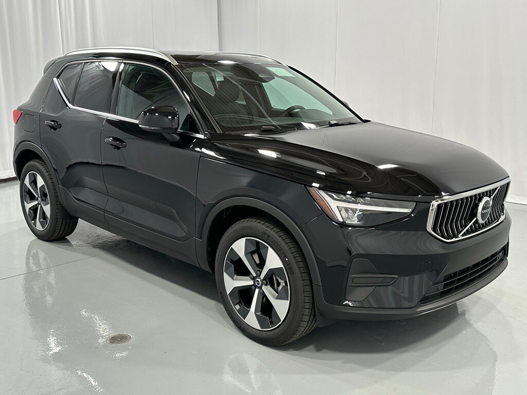 2025 Volvo XC40 Core photo 4