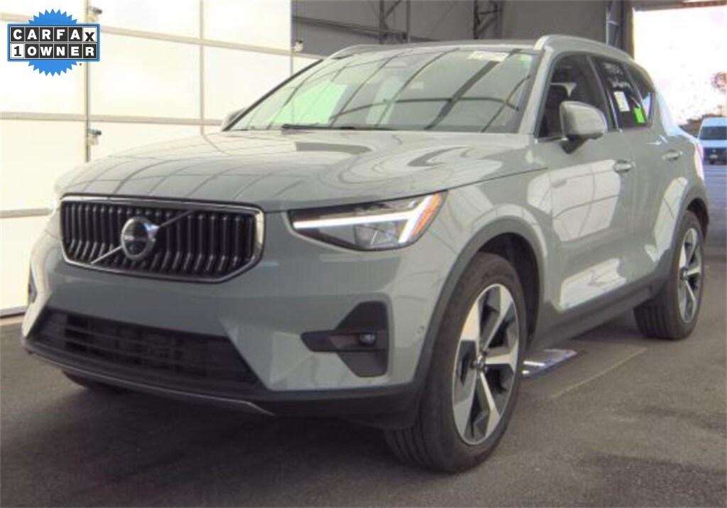 Certified 2025 Volvo XC40 B5 Plus Bright Theme SUV