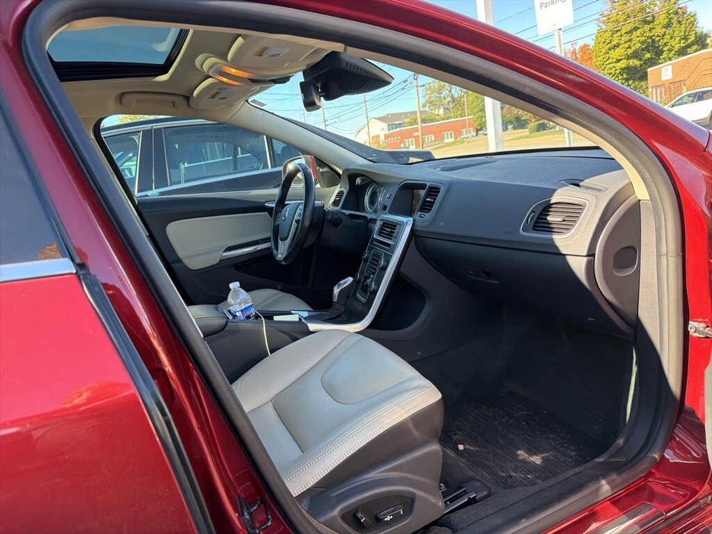 2013 Volvo S60 T5 Platinum photo 2