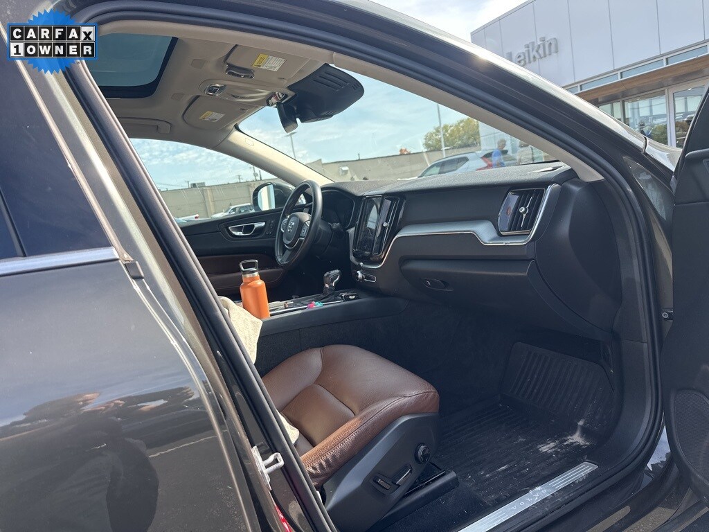 2018 Volvo XC60 T6 Momentum photo 2