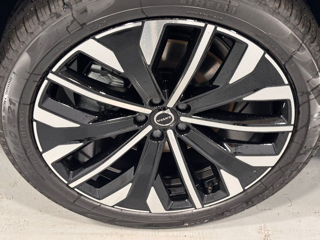 2026 Volvo XC90 Plus - Photo 24