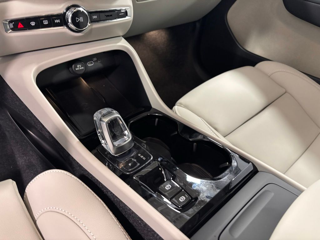 2026 Volvo XC40 Ultra - Photo 14