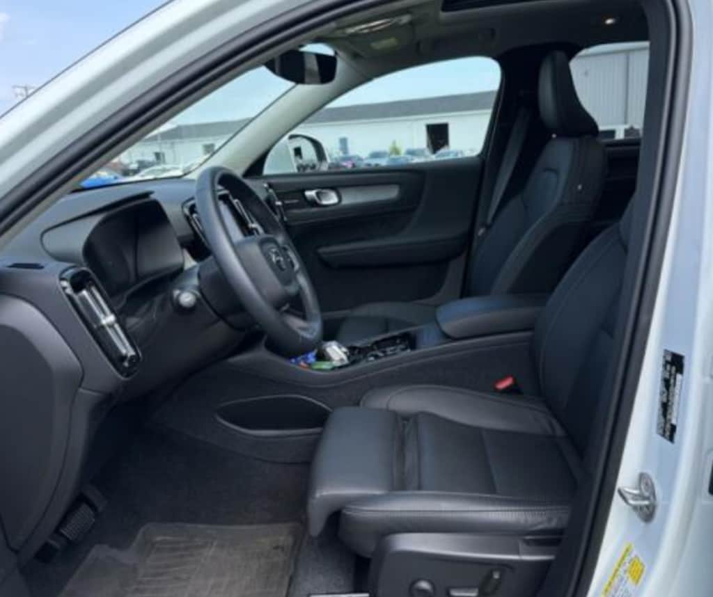 Used 2024 Volvo XC40 B5 Plus Bright Theme SUV