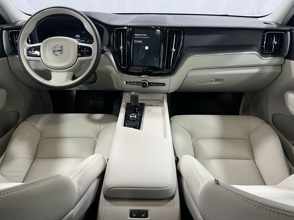 New 2025 Volvo XC60 plug-in hybrid T8 Core SUV