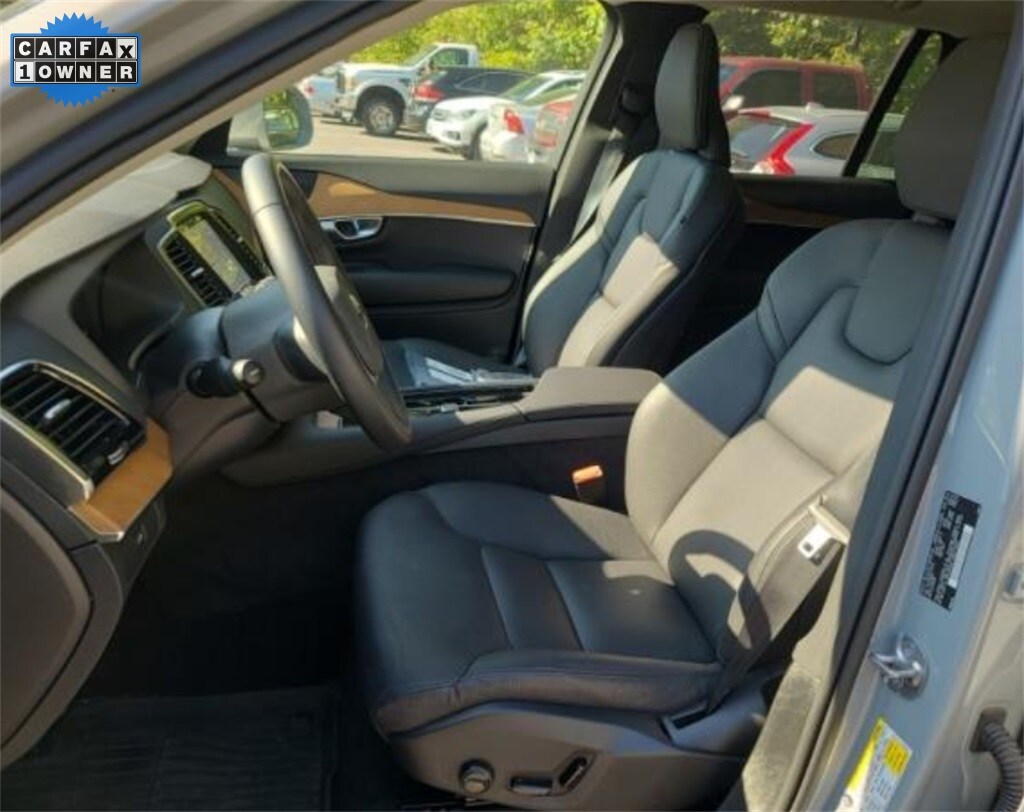 2024 Volvo XC90 B5 Plus photo 2
