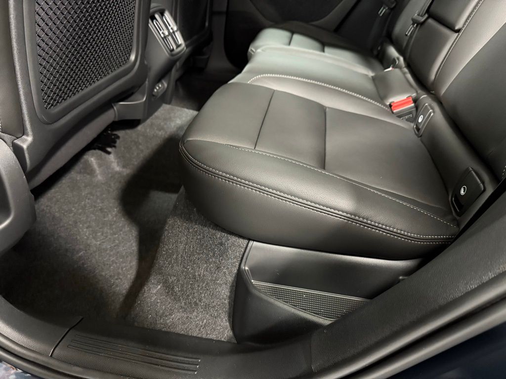 2026 Volvo XC40 Ultra - Photo 18