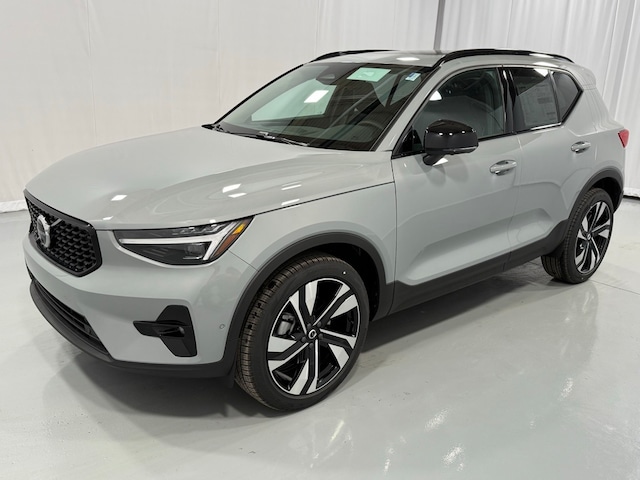 2025 Volvo XC40 B5 Ultra Dark Theme AWD SUV