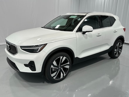 2025 Volvo XC40 B5 Ultra Bright Theme AWD SUV