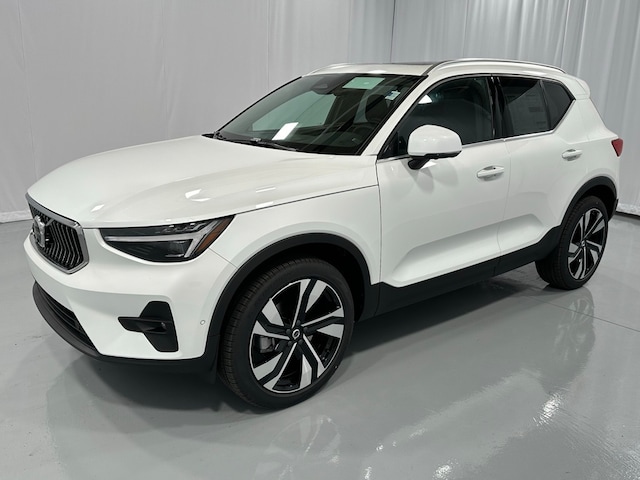 2025 Volvo XC40 B5 Ultra Bright Theme AWD SUV