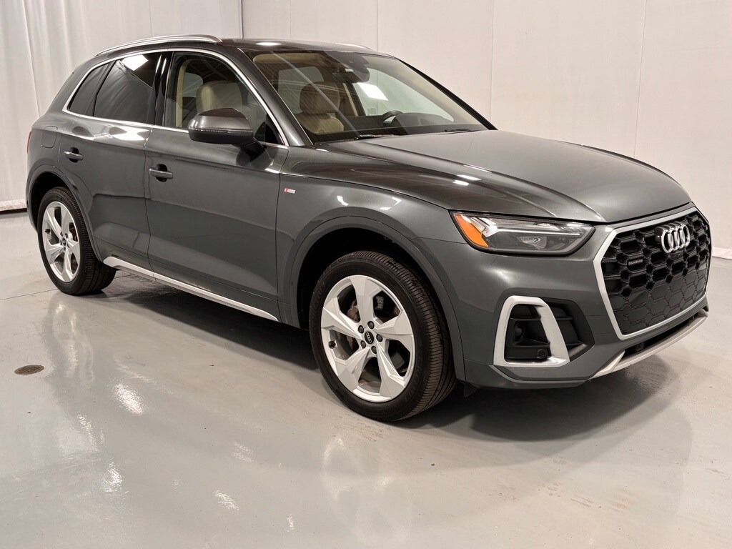 2022 Audi Q5 45 S line Premium photo 2