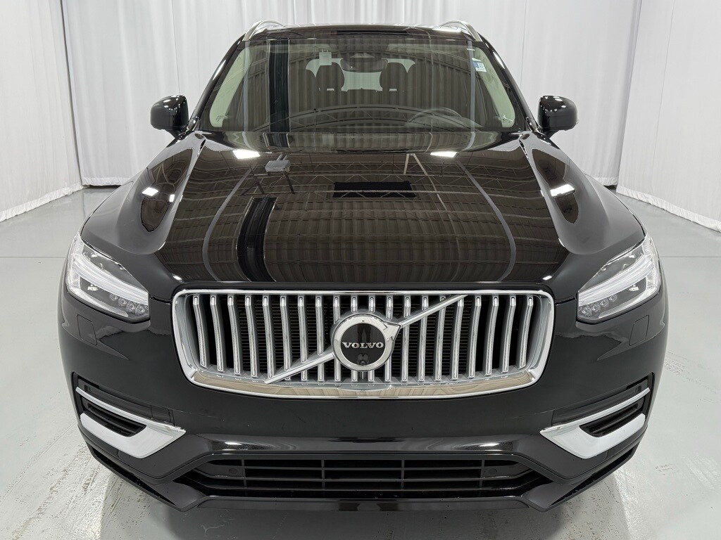 2025 Volvo XC90 T8 Plus photo 3
