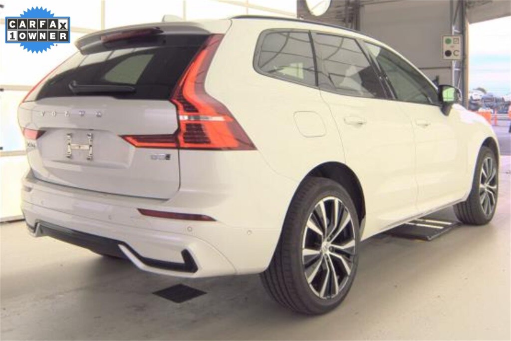 2025 Volvo XC60 B5 Plus photo 3