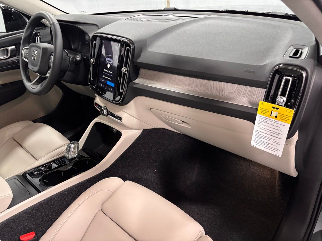 2026 Volvo XC40 Ultra - Photo 15
